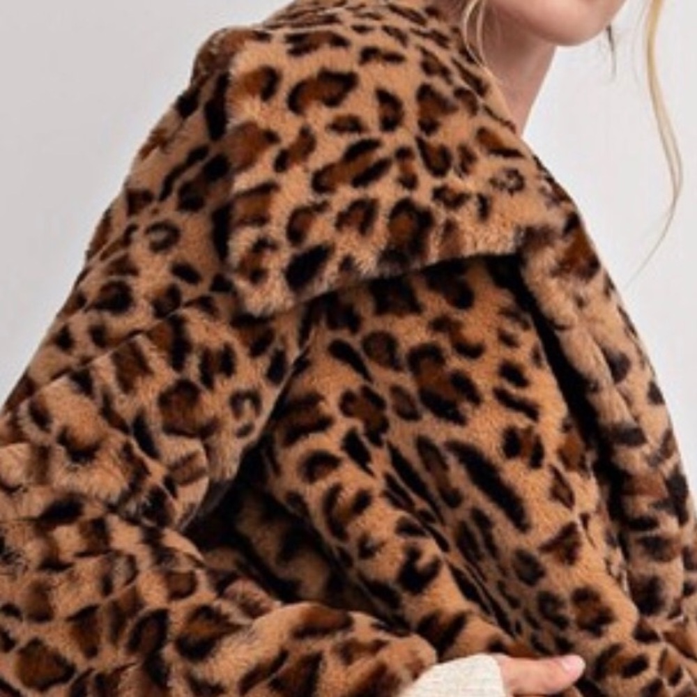 ❄️PLUSH BROWN LEOPARD COAT - Picture 4 of 7